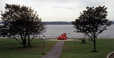 Otterspool Promenade: Sitting Bull Statue (Dhruva Mistry) - Liverpool