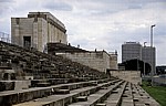 Ehemaliges Reichsparteitagsgelände: Zeppelinfeld, Blick auf die Haupttribüne - Nürnberg