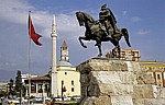 Sheshi Skanderbeg (Skanderbeg-Platz): Skanderbeg-Denkmal - Tirana