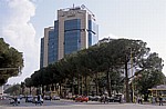 Boulevard Dëshmorët e Kombit: Twin Towers - Tirana