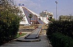 Boulevard Dëshmorët e Kombit: Pyramide von Hoxha - Tirana