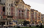 Wohn- und Geschäftshäuser am Fluß Lana - Tirana