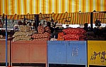Markt am Avni Rustemi Square: Kartoffeln und Zwiebeln - Tirana