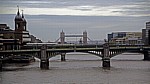 Blick von der Millenium Bridge auf die Themse - London
