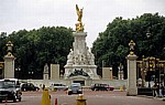 Victoria Monument - London