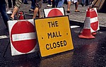 Hinweisschild The Mall closed - London