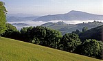 Jakobsweg (Navarrischer Weg): Landschaft im morgendlichen Nebel - Pyrenäen (F)