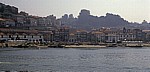 Blick auf Vila Nova de Gaia mit den Weinkellereien - Porto