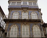 Altstadt: Hausfassade mit Azulejos - Valença