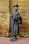Jakobsweg (Camino Francés): Pilgerstatue vor der Iglesia de la Trinidad - Sahagún