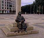 Jakobsweg (Camino Francés): Plaza de San Marcos - Pilgerstatue - León