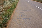 Jakobsweg (Camino Francés): Graffiti auf der Straße - „Life is beautiful!“ - Castilla y León