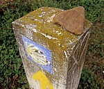 Jakobsweg (Camino Francés): Botschaft auf einem Camino-Wegstein - Castilla y León