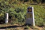 Jakobsweg (Caminho Português): Zwischen San Mauro und Tivo - Camino-Wegstein  - Galicia