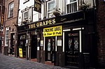 Mathew Street: The Grapes (Pub) - Liverpool