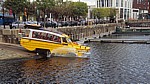 Yellow Duck Marine bei der Einfahrt in das Salthouse Dock - Liverpool