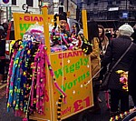 Chinatown (Berry Street): Chinesisches Neujahrsfest - Mobiler Verkaufsstand für Spielzeug - Liverpool