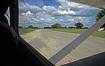 Kwara-Landebahn: Blick aus dem Fenster einer Cessna 206 - Okavango-Delta