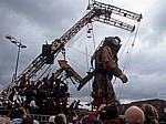 Strand Street: Sea Odyssey - Giant Spectacular (Royal de Luxe): Giant Uncle (der Taucher) - Liverpool
