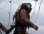 Strand Street: Sea Odyssey - Giant Spectacular (Royal de Luxe): Giant Uncle (der Taucher) - Liverpool