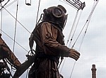 Strand Street: Sea Odyssey - Giant Spectacular (Royal de Luxe): Giant Uncle (der Taucher) - Liverpool
