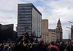 Strand Street: Sea Odyssey - Giant Spectacular (Royal de Luxe): Giant Uncle (der Taucher) - Liverpool