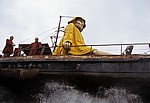 Islington: Sea Odyssey - Giant Spectacular (Royal de Luxe): Little Giant Girl (das Riesenmädchen) in ihrem Boot - Liverpool