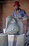 Künstler bei seiner Arbeit (Shona Sculpture) - Harare