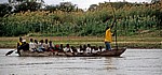 Mit Passagieren besetzte Fähre - Rufiji