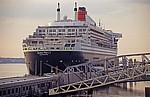 Pier Head: RMS Queen Mary 2 (Cunard Line) auf dem River Mersey - Liverpool