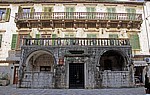 Stari Grad (Altstadt): Trg od brasna (Mehlplatz) - Adelspalais Palata Pima - Kotor