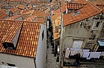 Stari Grad (Altstadt): Blick von der Stadtmauer - Gasse - Dubrovnik