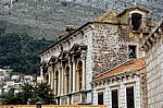 Stari Grad (Altstadt): Blick von der Stadtmauer - Leer stehendes Gebäude - Dubrovnik