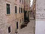 Stari Grad (Altstadt): Blick von der Stadtmauer - Gasse - Dubrovnik