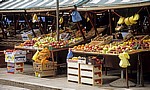 Stari Grad (Altstadt): Wochenmarkt - Obststand - Zadar