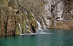 Gornja jezera (Obere Seen): Kozjak mit den Wasserfällen zu dem dahinterliegenden Buk - Nationalpark Plitvicer Seen