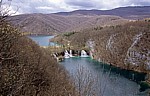 Donja jezera (Untere Seen): Wasserfälle zwischen Milanovac (vorne rechts) und Kozjak - Nationalpark Plitvicer Seen