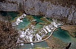 Donja jezera (Untere Seen): Wasserfälle zwischen Gavanovac (links) und Kaluderovac - Nationalpark Plitvicer Seen