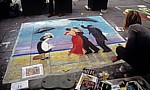 The James William Carling International Pavement Art Competition: Beverly Clark fro Roby mit ihrem Werk - Liverpool